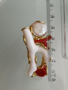 Exclusive and elegant ring with two natural corals of the Mediterranean. White coral sprig, red coral, with natural white baroque pearl. Gold-plated silver frame. Size coral sprig 6 cm.Adjustable ring size. With gift box. Unique White Pearl Ring For Formal Occasions, Elegant White Red Coral Jewelry, Unique White Pearl Ring Gift, Unique White Pearl Ring As Gift, Unique White Pearl Ring For Wedding, Red Coral Ring, Natural Pearl Ring, Purple Quartz, Coral Ring