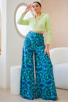 high waisted wide pants in green Super Wide Leg Pants, Fancy Outfits, Workout Pants, Kiwi, Leg Pants, Spring Outfits, Wide Leg Pants, Quality Fabric, Unique Style