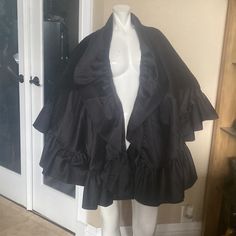 Stunning Gorgeous Vintage Adrienne Landau Black Cape Osfa Perfect Condition Coats Vintage, Charles Jourdan, Black Cape, Terani Couture, Ralph Lauren Black Label, Famous Americans, Vintage Couture, Rachel Roy, Cynthia Rowley