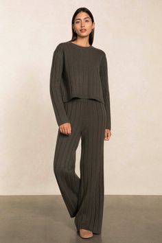 Casual comfort meets chic style. Elevate your loungewear with the Margaux's wide leg fit and dreamy drape. Pairs beautifully with the Renee or Xenia sweater. 568 grams of 100% pure cashmere in 5-gauge knit Wide leg Elastic waist Ribbed throughout 25" waist, 39 1/2" length (size small) 28 1/2" inseam (all sizes) Dry Clean Only All sale items are FINAL SALE. Day Trip Outfit, Cashmere Lounge Set, Cozy Closet, Elegant Loungewear, Aw 2023, Ribbed Loungewear, Cashmere Loungewear, Trip Outfit, Lounge Looks