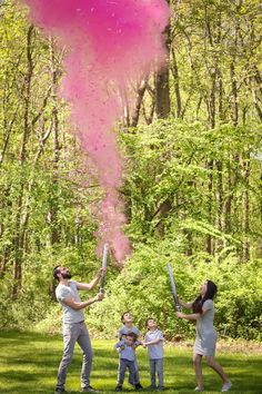 Gender Reveal Photoshoot Ideas With Kids, Gender Reveal Picture Ideas With Sibling, Gender Reveal Photoshoot With Siblings, Gender Reveal Ideas With Siblings, Trying For A Girl, Gender Reveal Pictures, Gender Reveal Photography