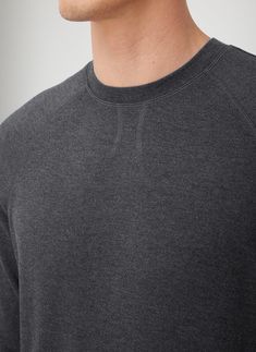 A relaxed fit classic crewneck, upgraded with our signature brushed fabric that’s soft to the touch and naturally insulating. Classic raglan sleeves plus ribbed cuffs and hemlines offer increased freedom of movement and a modern spin on a timeless favourite. Comfortable Gray Sweater With Ribbed Cuffs, Everyday Crew Neck Top With Ribbed Cuffs, Relaxed Fit Raglan Sleeve Sweatshirt For Layering, Comfortable Crew Neck Sweater With Ribbed Cuffs, Winter Casual Crew Neck Tops, Sporty Sweatshirt With Raglan Sleeves For Everyday, Winter Crew Neck Tops For Casual Gatherings, Sporty Everyday Sweatshirt With Raglan Sleeves, Tops With Ribbed Cuffs And Raglan Sleeves For Layering