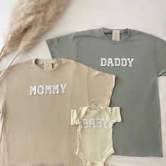 This matching family shirts is perfect for baby shower gifts, baby hospital coming outfit, pregnancy announcement, and family pictures or family photoshoot outfits! This is also perfect for gifting to your friends and loved ones for any occasions Note that the letters used are patches and are heat pressed. Our shirts run in a UNISEX fit. The shirts naturally have a slightly oversized fit giving extra room for moving around and comfort! For this reason, we highly recommend getting your true norma Babyq Shower, Mom And Dad Shirts, Baby Going Home Outfit, Baby Q Shower, Papa Baby, Mom Dad Baby, Matching Family Shirts, Family Photoshoot Outfits, Papa Shirts