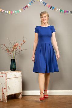 Gorgeous summer dress. An elegant Dress in fine Romance jersey in ink blue, with a knee-length swinging Skirt. The Width is created by four Inserted Wrinkles in the Front Part. The side pockets are casual and practical At the same time. The simple submarine neckline is particularly elegant. Valerie charms with a deep round back neckline that catches the eye. It's just so deep you can't see the underwear. With short puff sleeves. The dress is available in sizes 36-42. We also make the dress to yo Gorgeous Summer Dresses, So Deep, Dress With Open Back, Ink Blue, Blue Ink, Elegant Dress, Ankle Strap Sandals, Puff Sleeves, Submarine