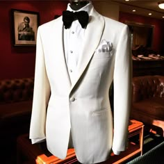 Nice White Dinner Jacket, Design Analysis, Velvet Bow Tie, Man Suits