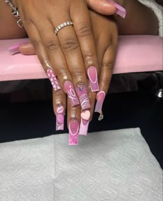 Orange Valentine Nails, Medium Valentines Day Nails, Acrylic Birthday Nails Ideas, Valentines Day Nails Black Women, Bling Valentines Nails, Long Valentines Day Nails, Neon Acrylic Nails, Beauty Nails Design