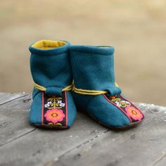 Sew these delightfully happy boots to keep little feet snug and warm this winter.  These simple-to-sew yet impressive boots are carefully designed to be both practical and adorable -  like a big hug for little feet!  Sizes:  Baby 1-5, Child 6-13, Youth 1-4  (17 sizes from newborn to approx age 9){ PDF Pattern Features }- Leather/suede can be used for the sole- Fully lined - no scratchy exposed seams here!- External elastic - simply re-tie as they grow- BONUS pattern piece for a longer boot which Winter Outdoor Booties With Round Toe, Cute Outdoor Boots With Round Toe, Cute Non-slip Winter Boots, Winter Booties With Soft Sole And Closed Toe, Warm Winter Booties With Round Toe, Comfortable Winter Booties With Soft Sole, Outdoor Boots With Soft Sole And Round Toe, Comfortable Warm Booties With Round Toe, Winter Boots With Soft Sole And Round Toe