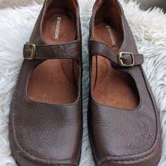 Nwot Hush Puppies Brown Leather Mary Jane's 9.5 Puppy Shoes, Hush Puppies Shoes, Leather Mary Janes, Hush Puppies, Hush Hush, Mary Janes, Brown Leather, Puppies, Women Shoes