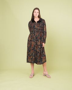 Vintage Floral Oversized Dress  (S-L) Collared Floral Print Dresses For Fall, Fall Floral Print Collared Dress, Casual Collared Floral Midi Dress, Collared Floral Print Midi Dress For Casual Wear, Collared Floral Print Midi Dress For Casual Days, Collared Midi Dress With Floral Print For Casual Wear, Casual Long Sleeve Vintage Dress, Vintage Long Sleeve Midi Dress For Daywear, Vintage Long Sleeve Midi Dress For Dress Down