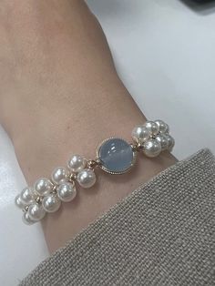 Super cute imitation pearls beaded with blue natural stone, size can be customized, please send me the width of the wrist.  14k gold plated hardware Stone Bracelet Ideas, Pearl Earrings Handmade, Rakhi Design, Beads Ideas, Pearl Bracelets, Bracelets Design, Beaded Jewelry Tutorials, Braided Bracelet, Freshwater Pearls Earrings