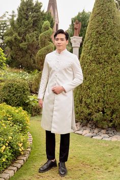 Brand new and high-quality Vietnamese traditional Ao Dai This set includes the Ao Dai and shipping with no pants for men Fitted Bandhgala With Embroidered Sleeves For Eid, Classic Fitted Traditional Wear For Ceremonies, Fitted Ceremonial Kurta With Stand Collar, Fitted Kurta With Embroidered Sleeves And Traditional Drape, Classic Fitted Traditional Wear For Eid, Classic Fitted Kurta For Festive Occasions, Formal Bandhgala With Embroidered Sleeves For Eid, Elegant Stand Collar Kurta For Wedding, Elegant Traditional Style Kurta