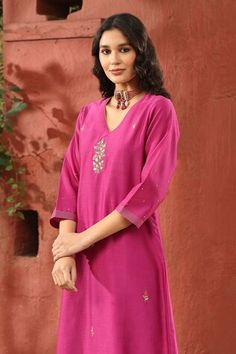 Pink straight kurta with placement floral embroidery. Paired with a pant. - Aza Fashions Resham Embroidered Palazzo Set For Diwali, Diwali Kurta With Mirror Work, Pant Women, Women Kurta, Straight Kurta, Kurta With Pants, Three Quarter Sleeves, Aza Fashion, Floral Embroidery