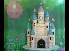 there is a cake that looks like a castle