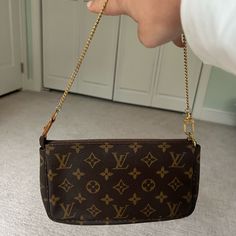 Pre-Owned. Date Code Number Indicates It Was Made In France In 1997 (Ar0947). Small Louis Vuitton Purse, Louis Vuitton Pochette Accessories, Louis Bag, Pochette Accessories, Louis Vuitton Purse, Code Number, Louis Vuitton Pochette, Louis Vuitton Shoulder Bag, Brown Canvas