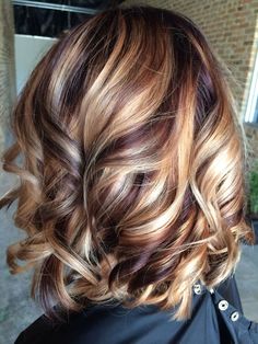 Hair Color For 50 Year Old Women Over 50, Hair Color Trends Short Hair, Moms Hairstyles, Spring Highlights, Copper Lowlights, Kadeřnické Trendy, Red Highlights, Haircut And Color, Hair Color And Cut