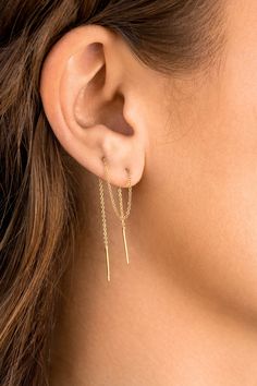 DOUBLE PIERCING EARRINGS: These gold threader earrings for women can be worn in multiple ways: let them dangle freely, wrap around your second piercing, combine with other earrings or simply leave them on their own. 14K GOLD THREADER EARRINGS: These 4.8-inch dangle chain earrings are hypoallergenic, nickel-free and 14k gold dipped (not colored!). They won’t tarnish or turn green like other jewelry pieces. THREADED EARRINGS FOR WOMEN: These long chain earrings for women are a fashion statement th Gold Threader Earrings, La Jewelry, Ear Piercings Chart, Chain Threader Earrings, String Earrings, Ear Lobe Piercings, Diamond Jewelry Earrings, Cool Ear Piercings, Threader Earrings Gold