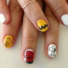 Snoopy. :) Charlie Brown Nails, Snoopy Nail Art, Snoopy Things, Men Nails, Night Nails, Peanuts Characters, Nails Only