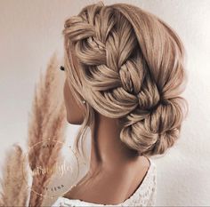 Bridemaids Hairstyles, Wedding Hair Up, Bridesmaid Hair Makeup, Hair Pixie, Prom Hairstyles For Long Hair, Wedding Hair Inspiration, Winter Hair, Braided Updo, Pixie Cuts