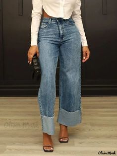 Olivia Mark - Classic Regular Fit Jeans with Pocket Stitch Detailing for a Polished Casual Look Everyday Outfits Fall, Regular Fit Pants, Pocket Stitching, Polished Casual, 30s Fashion, Denim Flare Jeans, Regular Fit Jeans, Black Women Fashion, Work Outfits Women