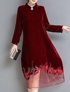 Платье Velvet Suit Design, Vintage Stand, Collar Embroidery, Casual Dresses Plus Size, Velvet Dress Designs, Lady Like, Embroidery Stitching, Embroidery Vintage, Velvet Suit