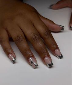 Bday Nails Long Square, Acrylic Nails With Chrome Design, Simple Nail Designs Silver, Classy Metallic Nails, Silver Birthday Nails Short, Cute Silver Nails Acrylic, Chrome And French Nails, Short Nail Birthday Designs, Cute Silver Nails For Prom