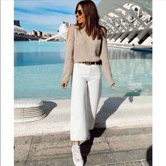 Zara Wide Leg Cropped Jeans White Crop Jeans Outfit, Wide Leg Crop Jeans Outfit, White Wide Leg Jeans Outfit, Cream Jeans Outfit, Hoco Jeans, White Jeans Outfit Winter, White Jeans Fall, Cropped Pants Outfit, Cropped Jeans Outfit