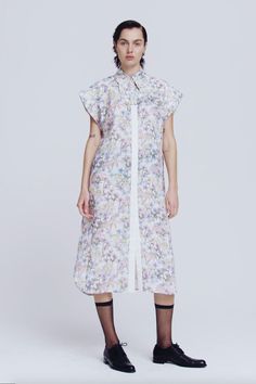 This luxe sleeveless shirtdress boasts a confident silhouette with extended shoulders and front and back yoke seams. It has a beautifully shaped collar bringing a playful softness to the overall look. The style has a concealed button front opening with contrast placket and pearl feature button. Available in a luxurious Stone coloured sandwashed silk, as well as our bespoke Wildflower print on linen. Regular fit silhouette. Model is wearing a Size 8 AU CARE INSTRUCTIONS Main: Linen Trim: Cotton W Spring Button-up Midi Dress For Daywear, Collared Sleeveless Dress For Summer Workwear, Spring Floral Print Dress With Collared Neckline, Collared Summer Day Dresses, Spring Shirt Dress With Placket, Spring Daytime Shirt Dress, Collared Summer Dresses For Daywear, Feminine Summer Shirt Dress For Daywear, Chic Spring Shirt Dress For Daywear