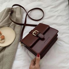 40439832838215 How To Have Style, Retro Shoulder Bag, Women Shoulder Bag, Pretty Bags, Cute Bags, British Style, Look Fashion, Shoulder Bag Women, French Vintage