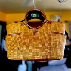 This Is A Gorgeous Lightweight Leather Handbag (Missing Should Strap Though Still Wearable On Arm). Luxurious Feel And Spacious But Not Bulky. Great For Any Everyday Purse To Shop, Work, With Jeans, Shorts Or Cute Dress! Everyday Purse, Boho Leather, Fossil Bags, Cute Dress, Leather Handbag, Jeans Shorts, Tan Brown, Cute Dresses, Leather Handbags