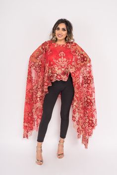 Cape Lengha, Cape Blouse Lehenga, Cape Style Blouse, Designer Lengha, Blouse Classy, Modern Cape, Cape Blouse, Poncho Blouse, Under The Skirt