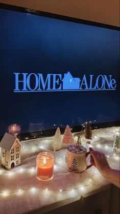 Aesthetic Christmas Movies, Christmas Aesthetic Movie, Christmas Movie Night Aesthetic, Christmas Night Aesthetic, Christmas Movies Aesthetic, Movie Watching Aesthetic, Home Alone Movie Night, Christmas Movie Aesthetic