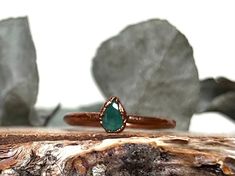 Faceted emerald copper ring | May birthstone ring | Natural crystal ring | Faceted pear cut emerald stacking ring | Handmade organic jewelry This ring is handmade, which means that you will have a unique, one-of-a-kind piece of jewelry. As the stone and copper are natural materials, the feel and look of this ring might be a nice way to bring a little piece of nature with you in your everyday life. All stones are unique and different from nature. This means that there will probably be a slight va Teardrop Emerald Ring As Gift, Teardrop Emerald Ring For Gift, Hand Forged Green Emerald Ring As Gift, Hand Forged Green Emerald Ring Gift, May Birthstone Rings, Raw Emerald, Emerald Gem, Clear Nail Polish, Organic Jewelry