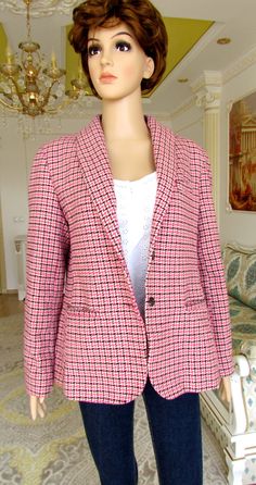 "button jacket Womens checkered jacket pink wool jacket Women's blazer wool checkered jacket Tweed Jacket Houndstooth Jacket Everyday blazer work blazer 3% cotton 4% polyamid 14%wool 55% Polyester 24% acrylic height of the woman in the photo - 180 cm Please refer to photos for details of condition. Condition: very good vintage Measurements: Length: 66 cm/ 26 \" Shoulder to shoulder: 40 cm/ 15.7 \" Sleeve : 60 cm/23.6 \" Bust: 103 cm/ 40.6 \" Waist 95 cm/37.4 \" Hips: 110 cm/ 43.3 \" Size L note Winter Office Wear Single Button Blazer, Winter Single Breasted Sport Coat For Office Wear, Winter Notch Lapel Sport Coat For Office, Winter Office Wear Notch Lapel Sport Coat, Notch Lapel Sport Coat For Office In Winter, Winter Sport Coat With Suit Collar For Office Wear, Winter Office Wear Blazer With Welt Pockets, Winter Office Wear Sport Coat With Single Button, Wool Button-up Blazer For Business Casual