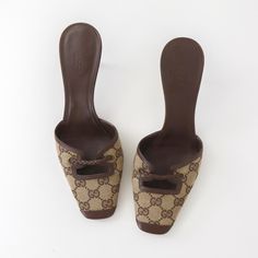 Vintage Fall/Winter 2002 Gucci by Tom Ford monogram mules Size EU 38 / UK 5 /US 8 Very good condition! Signs of wear on the outsoles and heels. Heel: 6 cm (2.3'') Shipping to US, UK, Europe and other countries currently takes about 14 days (in some cases can take up to 4 weeks or more) ❤️ Vintage Gucci Heels, Gucci By Tom Ford, Gucci Heels, Clogs And Mules, Gg Monogram, Heel Mules, Thrift Finds, Vintage Fall, Clogs Shoes