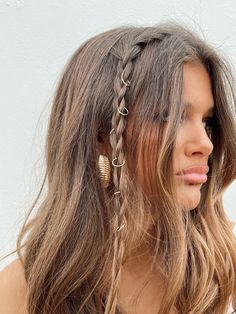 Hair ring pack 100% iron Pack of ten Gold-toned Hair Charms, Vacation Hairstyles, Peinados Fáciles Para Cabello Corto, Penteado Cabelo Curto, Festival Hair, Hair Rings, Gold Hair, Beach Hair, Hair Dos