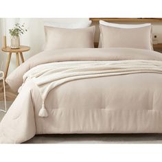 the comforter is clean and ready to be used in this bedding set,