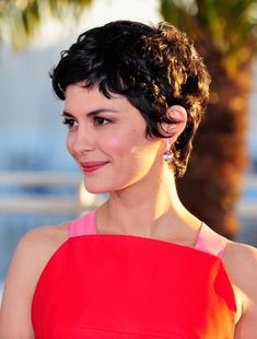 Curly Natural Curls, Curly Pixie Hairstyles, Short Curly Pixie, Curly Pixie Haircuts, Wavy Pixie, Audrey Tautou, Short Curly Haircuts