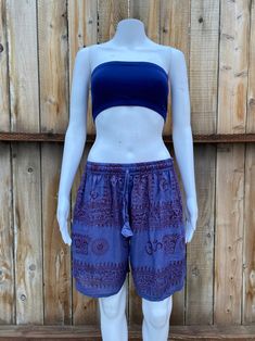 Longer Shorts, Hippie Shorts, Summer List, Festival Mode, Capri Shorts, Colorful Blouses, Hippie Festival, Crochet Crop, Crochet Crop Top