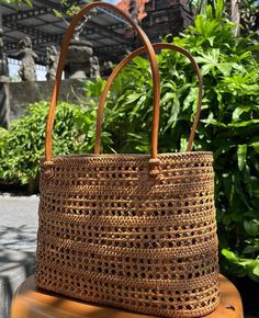 Stylish handwoven net rattan handbag – Boho Living Room Rattan Bags, Rattan Handbags, Boho Handbags, Cowhide Rugs, Rattan Bag, Boho Bags, Boho Living, Evening Outfits, Boho Living Room