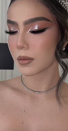 Hair Inspo For Quince, Cat Makeup Look, Catwalk Makeup, Birthday Glam, Nine To Five, Birthday Makeup, Video Tiktok, Asian Eye Makeup, Glowing Makeup