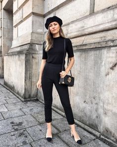 Baret Outfit, Livia Auer, Beret Outfit, Daily Dress Me, Sweatpants Outfit, Fashion Cap, Winter Mode, French Girls