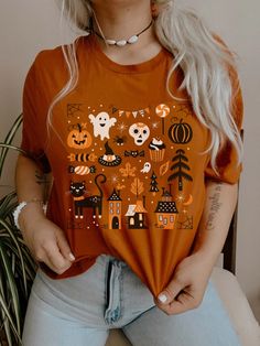 Happy Halloween Shirt/women's Halloween Shirt/halloween Graphic Shirt - Etsy Fall Tshirt Designs, Halloween Shirt Ideas, Fall Tee Shirts, Halloween Doodles, Halloween Board, Halloween Shirt Design, Doodle Shirt, Happy Halloween Shirt, Fall Tshirt