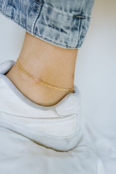 Step into effortless style with our stunning 18k gold-filled heart link anklet! Whether you wear it solo for a touch of understated elegance or layer it up for a trend-setting look, this piece is designed for everyday wear! All anklets come in 10 inches, if you would like it sized smaller add your measurement in the notes section of your order. Keep in mind when requesting a custom size - you do not want your anklet too tight, add half an inch for a looser fit. ∙ C H A I N ∙ D E T A I L S ∙ - 18k Gold Filled Chain- 18k Gold Filled Findings- 10 inches, read above for sizing ∙ G O L D ∙ F I L L E D ∙ Gold-filled components contain 100+ times more real gold than gold-plated components and are both durable and tarnish resistant. It is more affordable and accessible than solid gold but higher q Anklets Gold, Elegant Anklet, Necklaces Simple, Unique Pendant Necklace, Jewelry Essentials, Summer Essential, Gold Filled Ring, Unique Pendant, Understated Elegance