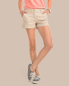 The front view of the Women's Khaki 3 Inch Leah Short by Southern Tide - Driftwood Khaki Womens Khaki Shorts, Southern Tide, Shorts For Women, Khaki Shorts, Womens Size Chart, Classic White, Warm Weather, Stretch Fabric, Womens Sizes