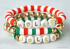 Christmas Party Crafts, Diy Christmas Party, Accessories Stand, Clay Bracelets, Heishi Bracelet, Bracelets Tutorial, Holiday Party Favors, Diy Bijoux