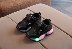 Get your kids ready for the new season with these Autumn Breathable LED Sneakers with Light! Light Running Shoes, Led Shoes, Light Sneakers, Shoes For Girls, Light Up Shoes, Lit Shoes, Sporty Sneakers, Shoes Spring, Children Shoes