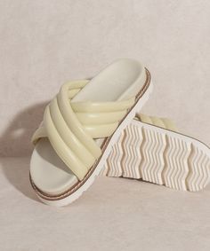 The Stace Puffed Strap Slide is all about comfort and style. Its puffed strap design adds a trendy touch to these slides, making them stand out. What sets them apart is the incredibly soft insole, which provides a comfortable and luxurious feel with contrasting tones that add a touch of uniqueness. Care Instructions: Use a soft cloth and a little lukewarm water to clean the footwear after use. If necessary, add a small amount of mild soap. Carefully wipe off soap residue with a damp cloth. The Oasis, Chunky Sandals, Beauty Boutique, Oversize Fashion, Princess Outfits, Fashion Sandals, Soccer Shoes, Boho Look, Strap Design