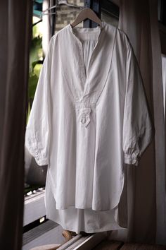 French Antique Cotton Smock Pullover Shirt  SIZE Shoulder：42cm Pit to pit：58cm Length：87/96cm Sleeve：56cm ◇Shipping is all from Asia, ◇All products are shipped by EMS, please include shipping costs. ◇Negotiate only accept payment with PAYPAL Welcome to our online store https://bansecondhandgoods.com/ Worldwide Shipping The official website provides credit card services, please contact us via private message if necessary. Find us IG: ban_secondhand_goods Thank you for checking us out :) Relaxed Fit Long Sleeve Smock Blouse, Long Sleeve Smock Blouse With Relaxed Fit, White Oversized Long Sleeve Tunic, White Long Sleeve Smock Blouse, White Smock Long Sleeve Blouse, White Long Sleeve Smocked Blouse, White Smock V-neck Tops, Cotton Tops With Unlined Sleeves For Daywear, White Smocked Long Sleeve Blouse