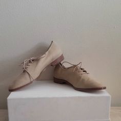 New Theory Women’s Flat Dress Shoes Oxford Lace Up Linen Leather Tan Beige Sz 40 Eu / Approx 10 Us Questions? Leave A Comment Below! Dress Shoes Womens Flats, Shoes Oxford, Flat Dress Shoes, Beige Color, Womens Flats, Flat Shoes Women, Loafer Flats, Oxford Shoes, Dress Shoes