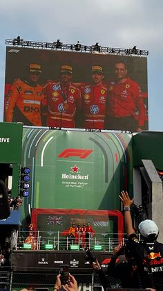 Podio México 2024 #f1 #f1racing #race #photography #blogger #aesthetic #tifosi #ferrari #leclerc #sainz #fia Tifosi Ferrari, Blogger Aesthetic, Race Photography, Auto Racing Events, Smooth Operator, Sports Car Racing, Race Day, Mexico City